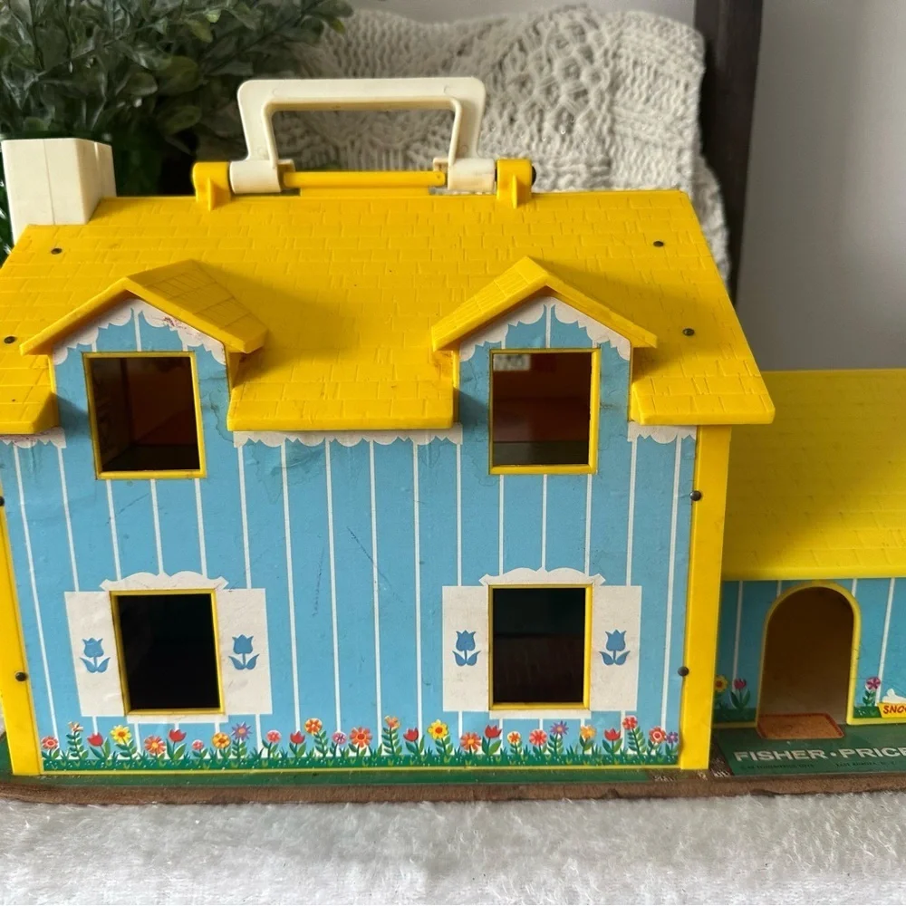 Vintage 1969 Fisher Price Little People Playhouse